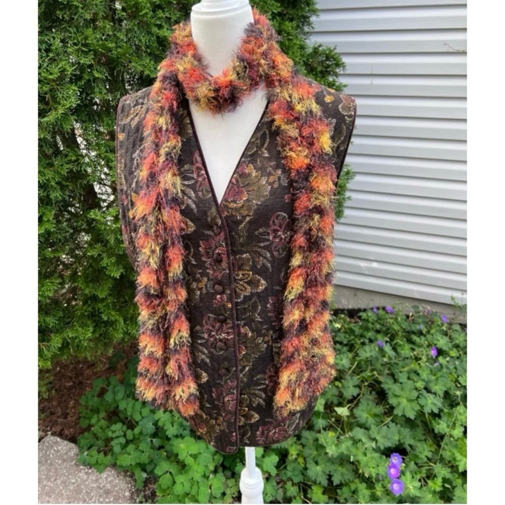 🇨🇦 Vintage quilted vest:Floral on Brown w/green, yellow, orange /Velvet Trim - Picture 12 of 16